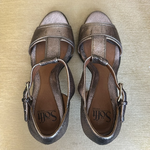 Sofft Bronze Metallic Leather T-Strap Peep Toe Heels Size 7.5 - Picture 7 of 16